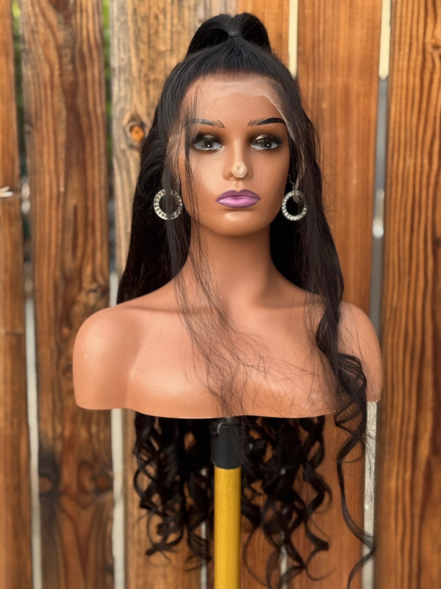 28” 250 % Density Invisible Knots 13x4 HD Lace Wig